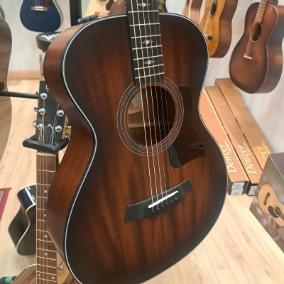 Taylor Guitars - 322E 12FRT VCL 2